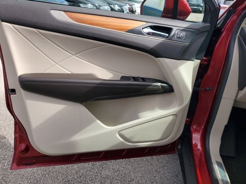 Used 2018 Lincoln MKC Select w/ Select Plus Package image 17