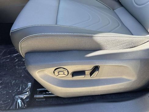 New 2026 Volkswagen Tiguan SE image 15