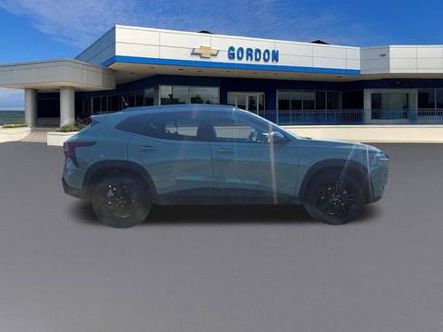 Used 2025 Chevrolet Trax ACTIV FWD image 6