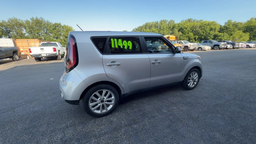 Used 2017 Kia Soul + FWD image 8