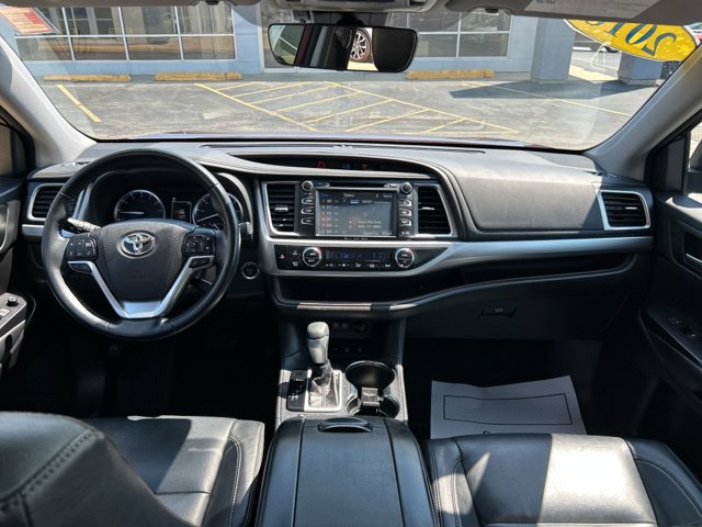 Used 2018 Toyota Highlander XLE AWD/4WD image 28