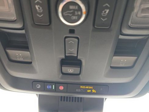 Used 2024 Chevrolet Suburban High Country AWD/4WD image 44