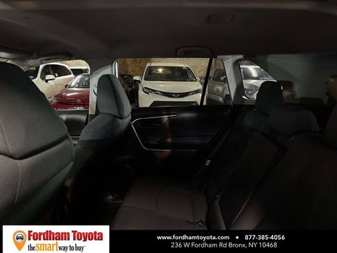 Used 2023 Toyota RAV4 LE AWD/4WD image 9