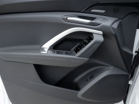 Certified 2025 Audi Q5 Premium Plus w/ Premium Plus image 18