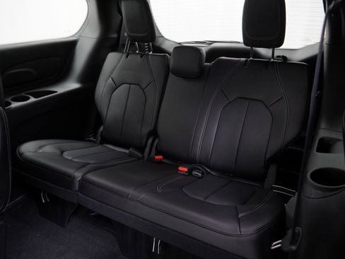 New 2026 Chrysler Pacifica Select image 18