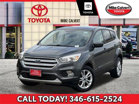 Used 2019 Ford Escape SE image 1