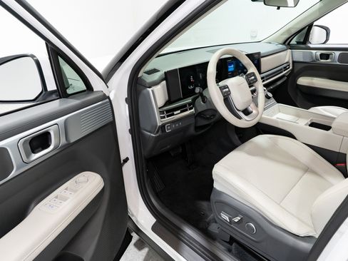 Used 2025 Hyundai Santa Fe SEL FWD image 12