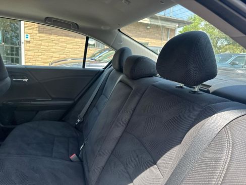 Used 2017 Honda Accord EX image 38
