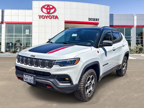 Used 2022 Jeep Compass Trailhawk w/ Trailhawk Elite Group AWD/4WD image 3