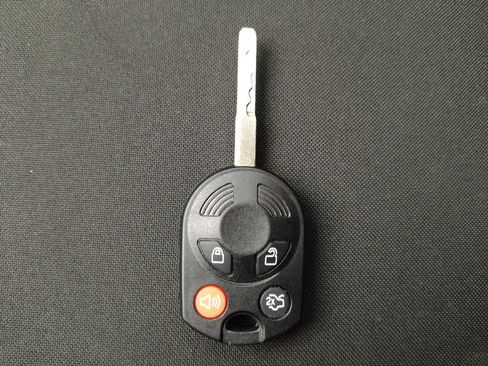 Used 2018 Ford Focus SE image 32