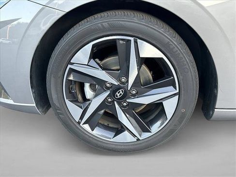 Used 2021 Hyundai Elantra Limited image 26