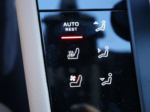 New 2026 Porsche Macan image 25