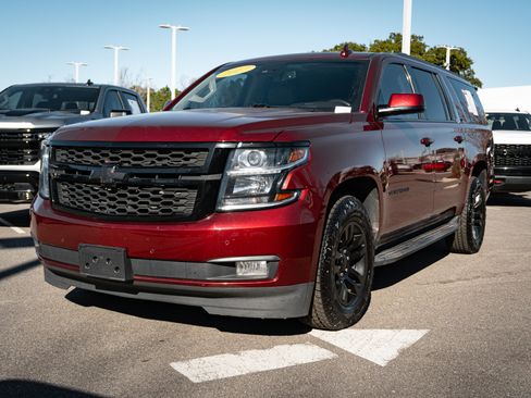Used 2017 Chevrolet Suburban LT image 5