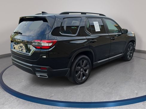 Used 2025 Honda Pilot Sport image 5