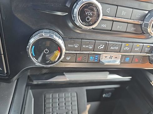 Used 2024 Ford F250 Platinum AWD/4WD image 27