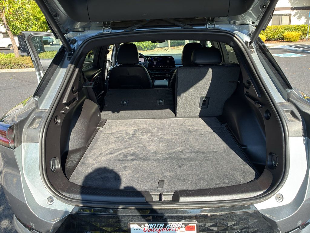 Used 2024 Chevrolet Equinox EV RS FWD image 44