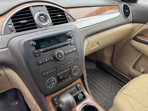Used 2011 Buick Enclave CXL FWD image 13