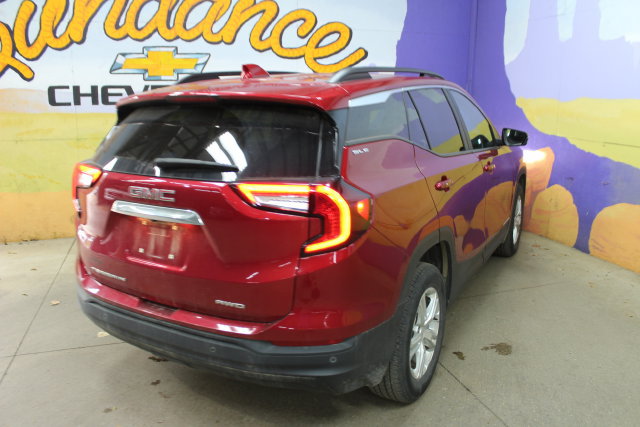 Used 2024 GMC Terrain SLE w/ Driver Convenience Package AWD/4WD image 8
