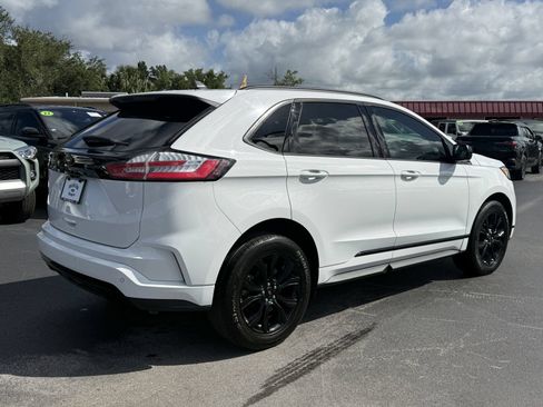 Certified 2024 Ford Edge SE w/ Black Appearance Package AWD/4WD image 4