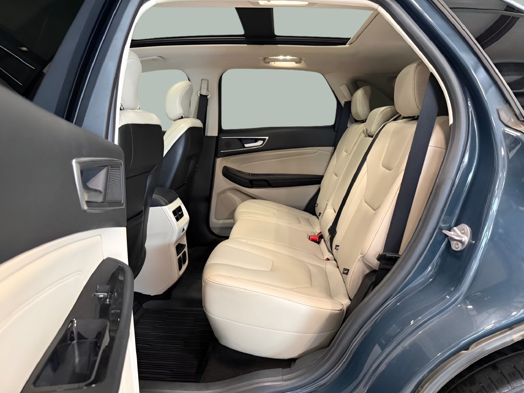 Used 2019 Ford Edge Titanium w/ Equipment Group 301A AWD/4WD image 13