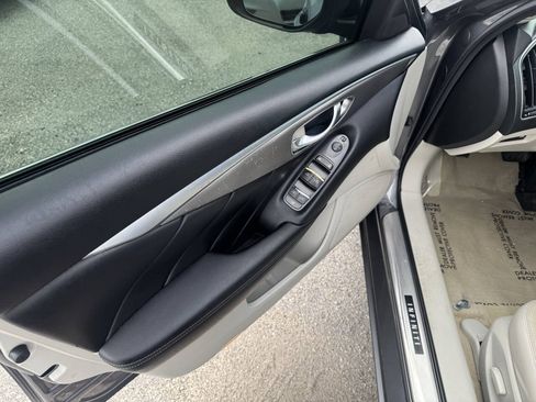 Used 2015 INFINITI Q50 w/ Moonroof Package RWD image 11