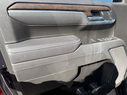 Used 2025 GMC Sierra 1500 Elevation image 13