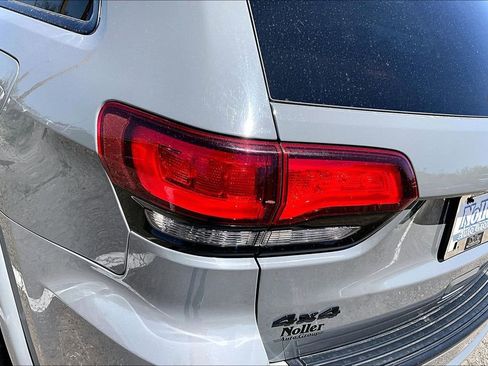 Used 2022 Jeep Grand Cherokee Laredo X AWD/4WD image 30