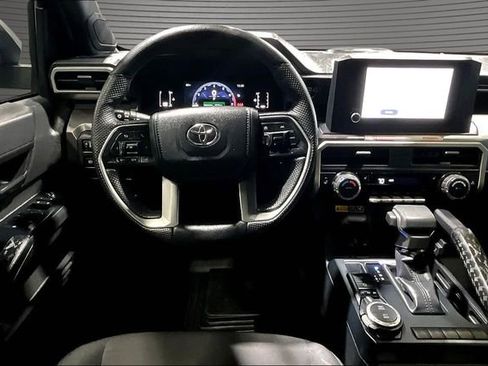 Used 2024 Toyota Tacoma SR5 AWD/4WD image 9