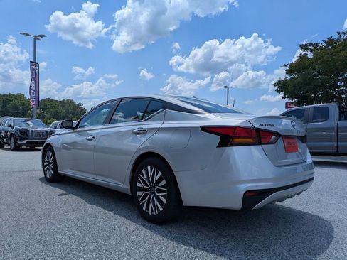 Used 2024 Nissan Altima 2.5 SV FWD image 6