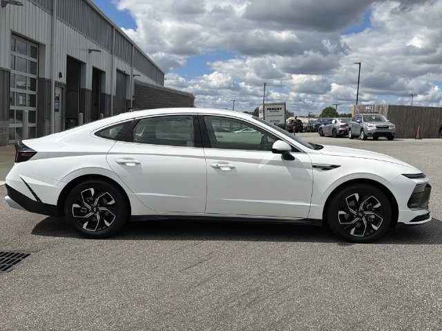 Used 2025 Hyundai Sonata SEL FWD image 14