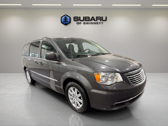 Used 2015 Chrysler Town & Country Touring FWD image 7