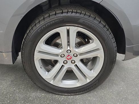 Used 2017 Jaguar F-PACE R-Sport image 28