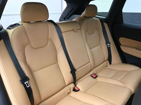 Used 2023 Volvo XC60 B5 Ultimate w/ Climate Package FWD image 30