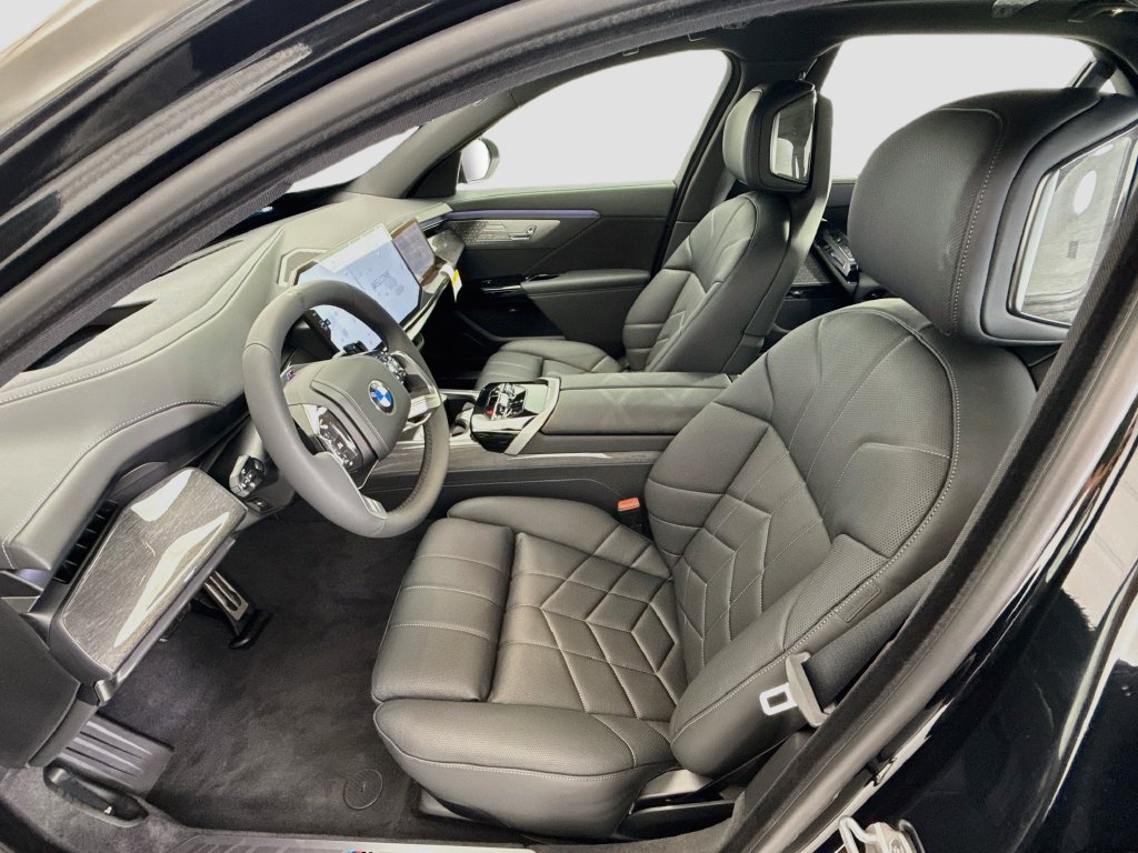 New 2027 BMW 740i w/ Premier Package RWD image 18