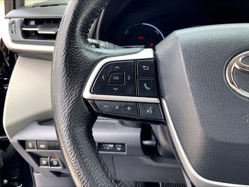 Used 2022 Toyota Sienna XLE image 23