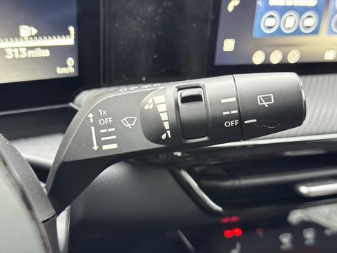 New 2026 Nissan Kicks SR w/ Cold Weather Package image 16