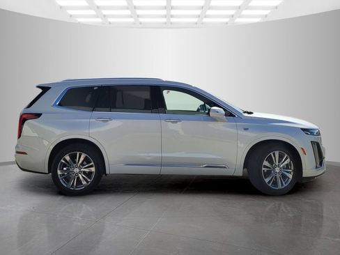 Used 2024 Cadillac XT6 Premium Luxury FWD image 3