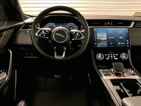 Certified 2025 Jaguar F-PACE R-Dynamic S image 4