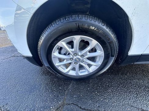 Used 2019 Chevrolet Equinox LT w/ Driver Convenience Package image 9