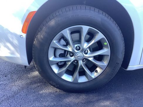 New 2026 Chrysler Pacifica Select image 10