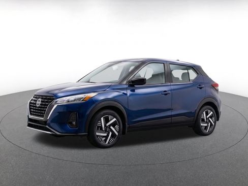 Used 2026 Nissan Kicks SV FWD image 3