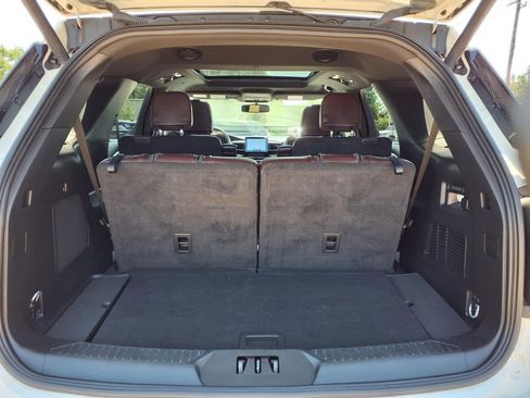 Used 2023 Ford Explorer Platinum RWD image 13