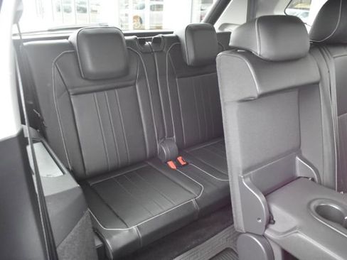 Used 2023 Volkswagen Tiguan SE image 39