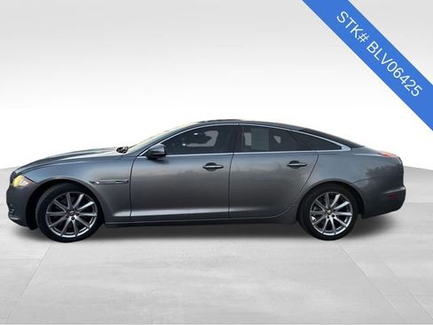 Used 2011 Jaguar XJ image 4