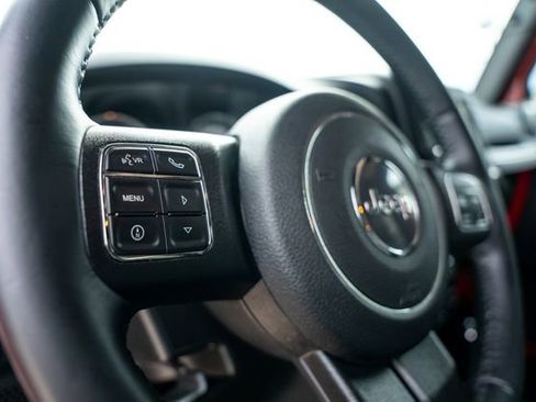 Used 2017 Jeep Wrangler Unlimited Rubicon w/ Connectivity Group AWD/4WD image 28