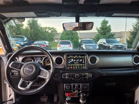 Used 2020 Jeep Gladiator Rubicon AWD/4WD image 6
