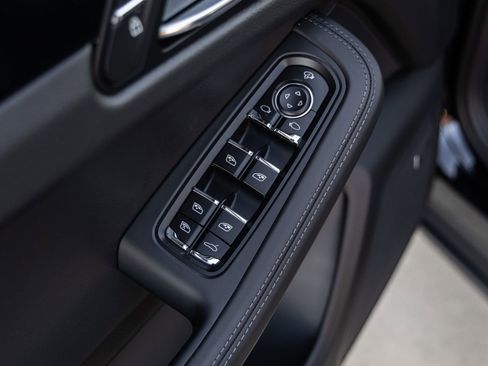 Certified 2026 Porsche Macan AWD/4WD image 23