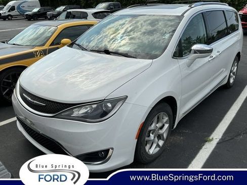 Used 2020 Chrysler Pacifica Limited FWD image 1