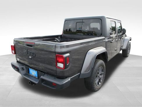 Used 2024 Jeep Gladiator Sport AWD/4WD image 5