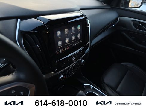 Used 2022 Chevrolet Traverse LT image 24